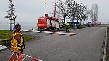 Rettungsdienst und Polizei waren im Einsatz, um den Piloten zu retten.