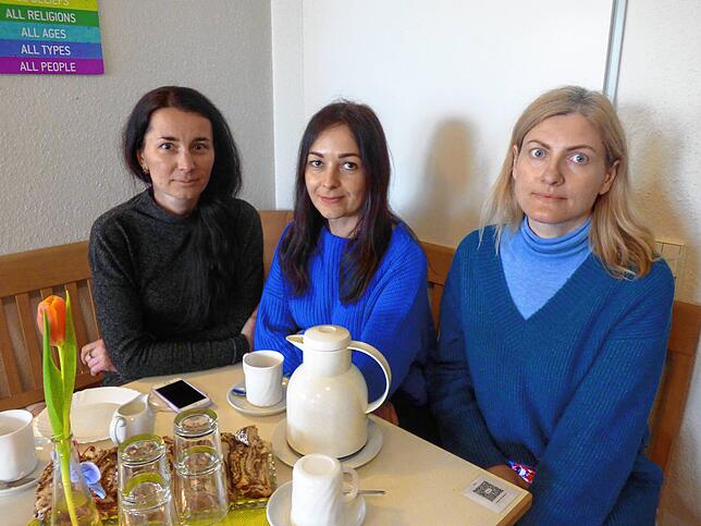 Die Ukrainerinnen (von links) Maria Koshevtsova, Larysa Skvortsova und Kateryna Lystopad waren beim letzten Café-Treff des ...