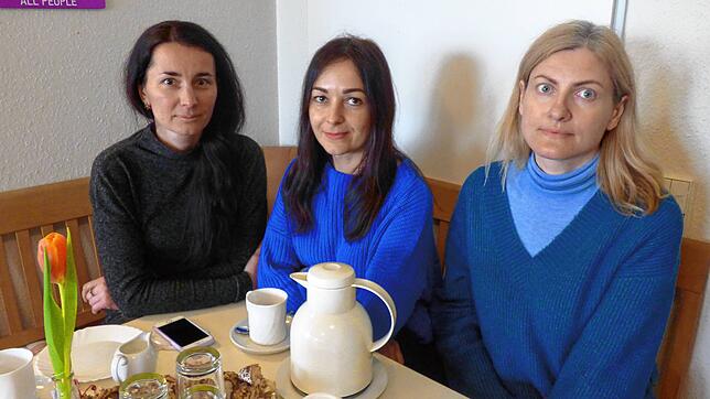 Die Ukrainerinnen (von links) Maria Koshevtsova, Larysa Skvortsova und Kateryna Lystopad waren beim letzten Café-Treff des ...