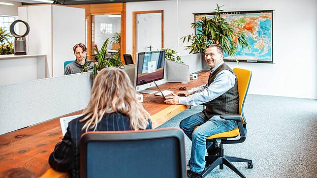 Der Austausch steht im Vordergrund in einem Coworking-Space &ndash; wie hier im Startblock in Lörrach. Das Bild entstand vor der Pandemie.