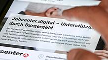 Ein Bürgergeld-Service wird von der Bundesagentur für Arbeit abgeschafft: Merkblätter in mehreren Sprachen.