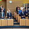 Abgeordnete von CDU (linke Bildhälfte) und AfD (rechte Bildhälfte) stimmen gemeinsam über die Grunderwerbsteuer im Plenarsaal des ...