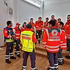 Medizinische Einsatzkräfte bei einer Lagebesprechung am Schmotzigen in Konstanz. Auch ihrer guten Arbeit ist es laut Chefarzt Ivo Quack ...