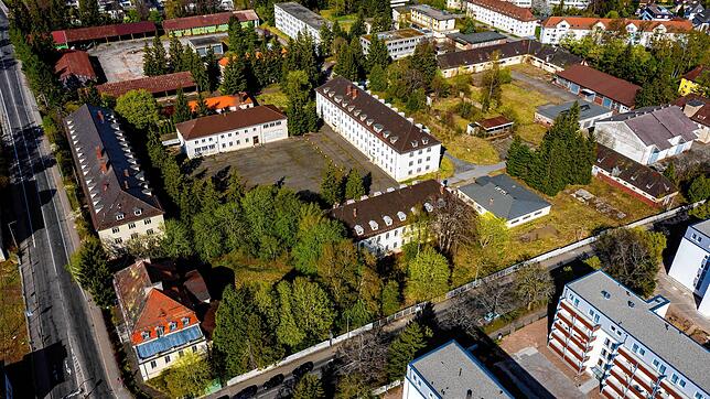 Blick auf des ehemalige Kasernengelände &bdquo;Mangin&ldquo; in Villingen. Auf dem ehemaligen Exerzierplatz zwischen den beiden langen, ...