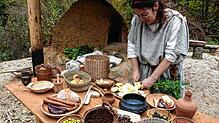 Um Nahrung, Kochen, Essen und Trinken geht es am 24. und 25. Juli auf dem Campus Galli in Meßkirch (im Bild) und dem Freilichtmuseum ...