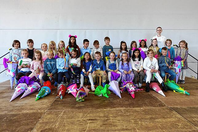 Sieben Jungen und 20 Mädchen wurden in die Klasse 1c am Bildungszentrum Bonndorf, Außenstelle Wellendingen, eingeschult. Klassenlehrerin ...