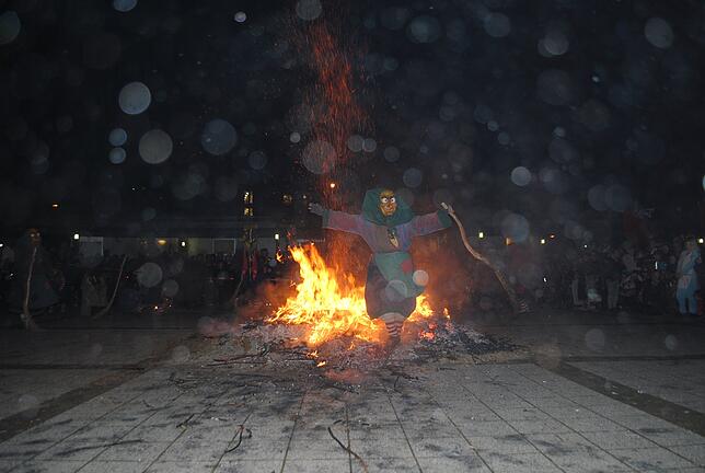 Bild 8: Bilder vom ersten Nachtumzug und Hexensprung in Waldshut