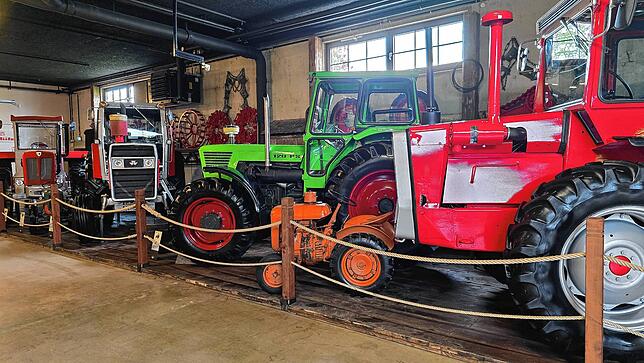 Viele Traktoren sind neu ins Museum eingezogen, große und kleine Vertreter, die in der Landwirtschaft unterstützende Helfer waren.