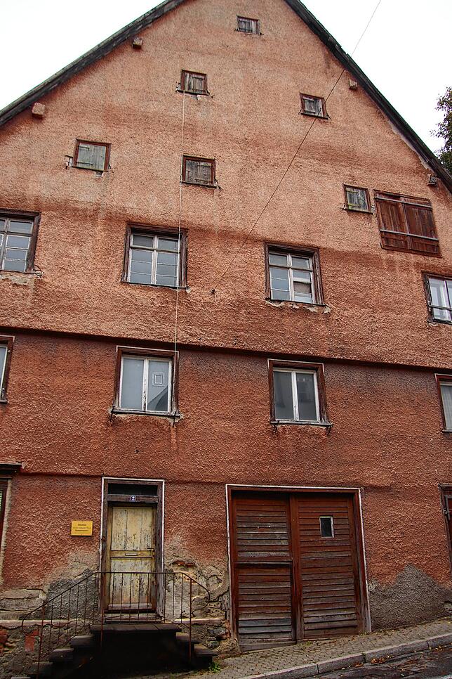 Viel Arbeit muss die Firma TM-Holzbau aus Salem in das denkmalgeschützte Gebäude stecken.