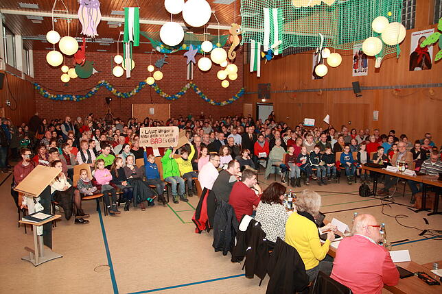 Bild 7: Bilder der Sitzung des Gemeinderats Unterkirnach in der Schlossberghalle zum Thema Hallenbad <br />