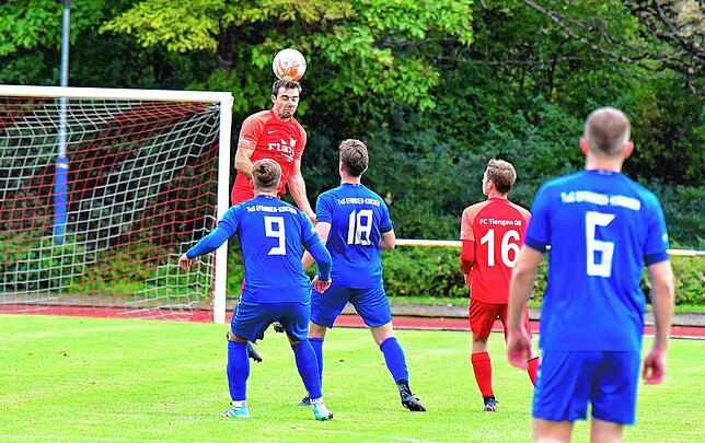 Bild 11: Neuer Spitzenreiter FC Tiengen 08 besiegt den TuS Efringen-Kirchen mit 4:1 &ndash; und wir haben Bilder!
