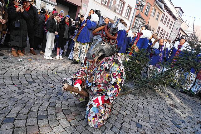 Bild 19: Villinger Maschgerelauf: Narren strömen durch die Innenstadt