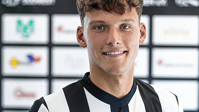 Karlo Kuranyi bringt nach nicht einmal einer Minute nach Spielbeginn die Villinger in Führung.