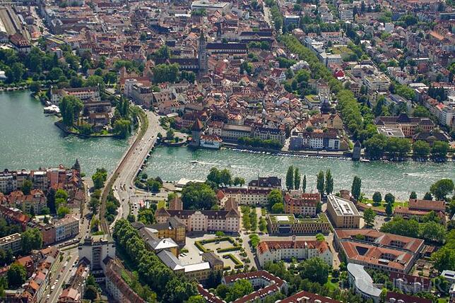 Der Blick auf die ehemalige Klosterkaserne und die alte Rheinbrücke im Jahr 2016. Militär wohnt hier schon lange nicht mehr. Wo auf dem ...