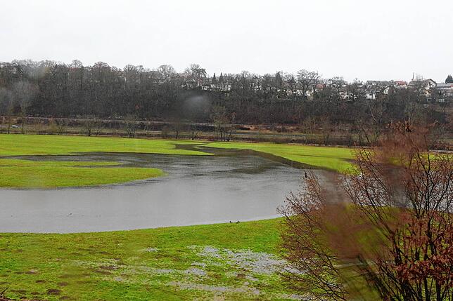 Zwischen Sigmaringendorf und der Kreisstadt Sigmaringen steht das WAsser.