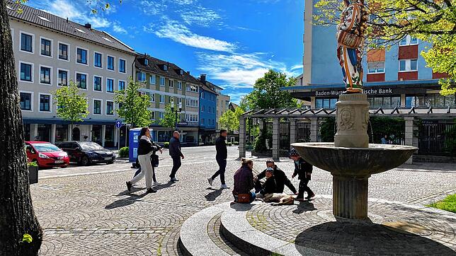Trotz der aktuellen Ladenöffnung sowie des schönen Wetters ist in der Donaueschinger Innenstadt am Samstag noch recht wenig los. Die ...