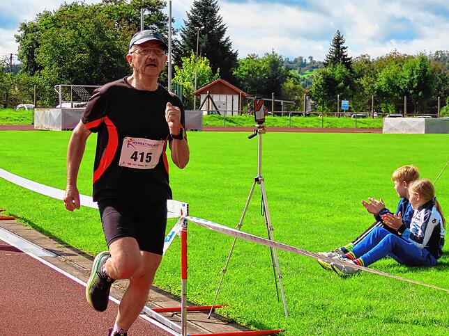 Bild 11: Zahlreiche Läufer beim 34. Wehratallauf