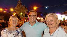 Nicht nur Claudia Fink, Klaus Gommeringer und Annette Maier (von links) vom Organisationsteam sind mit dem Verlauf des Fests zufrieden, ...