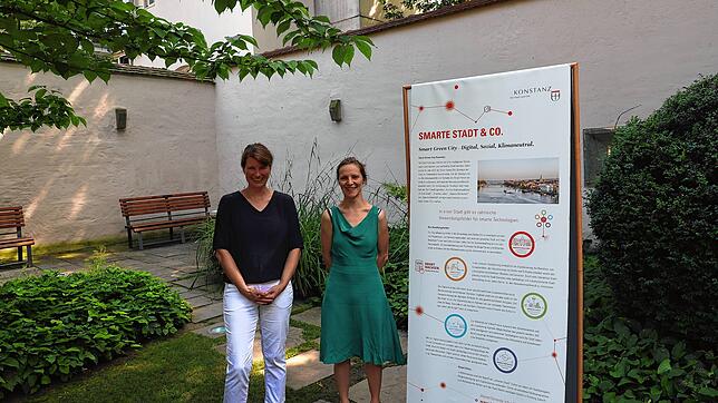 Marion Klose und Charlotte Biskup (von links) sind derzeit in Sachen &bdquo;Smart City&ldquo; unterwegs. Das Modellprojekt ist als ...