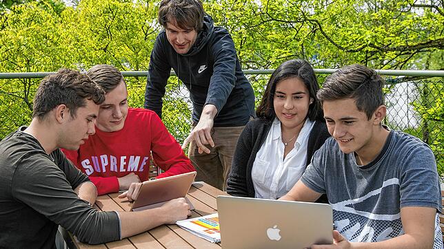 Die Schüler der Evangelischen Schule Schloss Gaienhofen sind den Umgang mit digitalen Plattformen und Endgeräten gewöhnt.