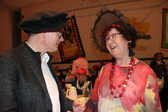 MP-Gattin Gerlinde Kretschmann war schon öfter im Frauenkaffee, für Stadtpfarrer Bernd Walter war's die Premiere.