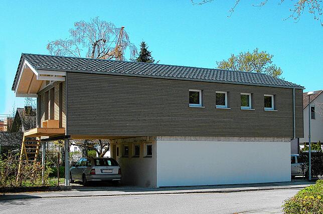 In Radolfzell hat Heiko Honsell sein neues kleines Eigenheim auf eine Doppelgarage bauen lassen, die jetzt zum Teil als Keller dient.