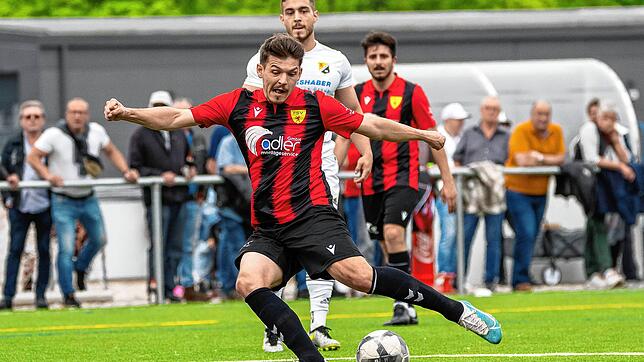 Immer gut für zwei Tore: Der Rheinfelder Almin Mislimovic &ndash; hier ein Archivbild &ndash; erzielte beim 5:2-Sieg seiner Mannschaft ...