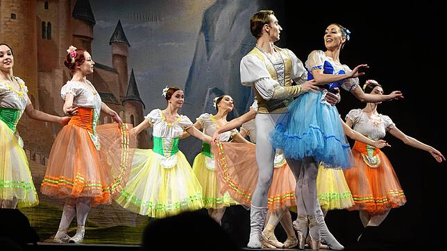 Ballettzauber vom Feinsten verbreitete das Russische Nationalballett mit dem Klassiker &bdquo;Giselle&ldquo; bei zwei Aufführungen im ...