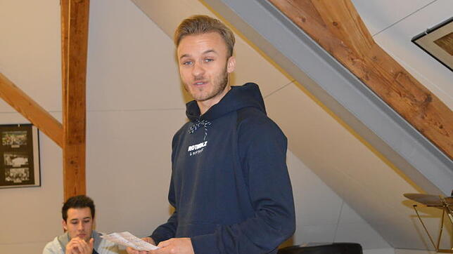 Der bisherige Vorsitzende des Jugendclubs Schabenhausen, Louis Weißer, hat sein Amt niedergelegt und ist aus dem Verein ausgetreten. "Es ...