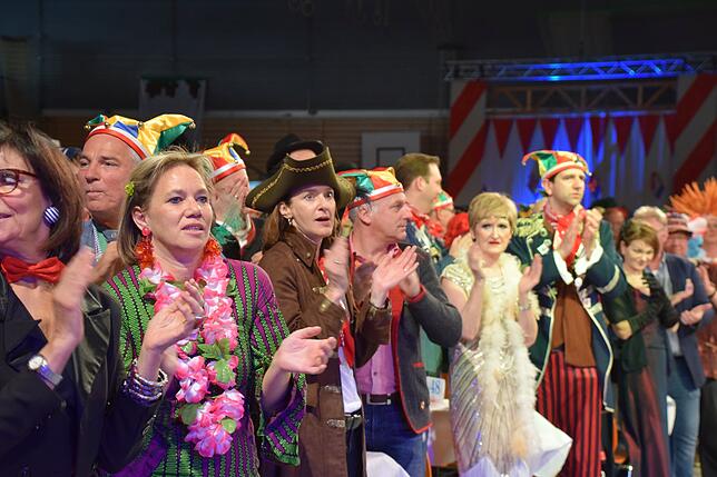 Bild 2: Bilder von der Narrengerichtsverhandlung gegen Annegret Kramp-Karrenbauer (1)