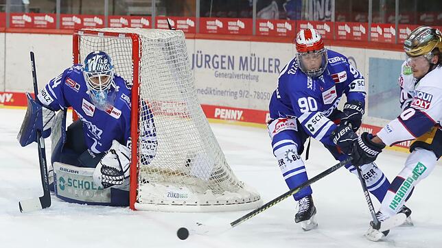 Zeigte in seinen bisherigen vier Spielen beim Magenta-Sport-Cup eine vorzügliche Leistung: Schwenningens Torhüter Patrik Cerveny. Bild: ...