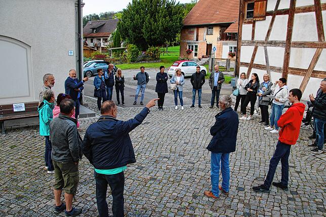 Vor dem Rundgang durchs Dorf: Da geht&lsquo;s lang in Liggeringen.