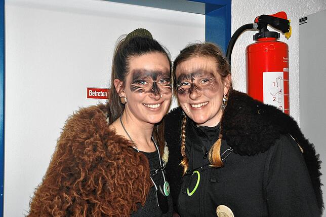 Bild 5: Hugeloh Ball 2025: Diese Bilder zeigen die beste Stimmung in der Mehrzweckhalle