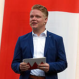 Souveräne Premiere: Klaus-Martin Dörflinger moderiert erstmals den Heimatabend.