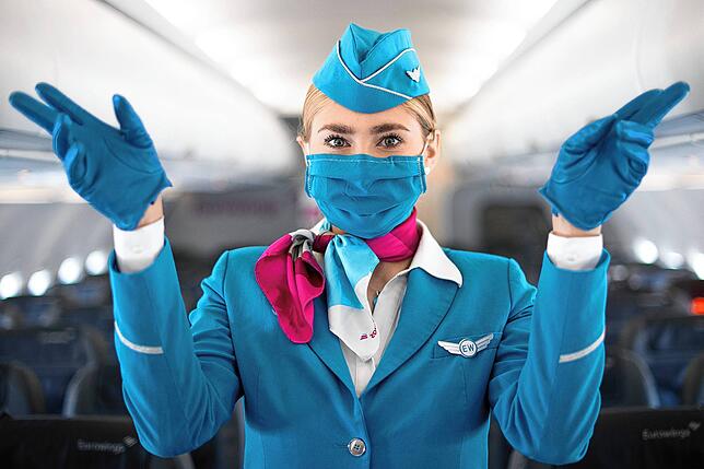 Brenzlig wird es dort, wo Menschen auf engem Raum reisen. Diese Flugbegleiterin in Köln zeigt es.