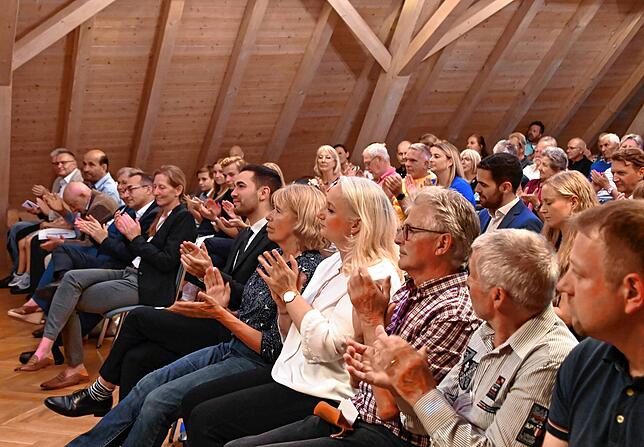 Bild 1: Bilder der Vereidigung von Christoph Stolz als Bürgermeister und von der Feier im Zollhaus