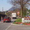 Die Schilder stehen schon bereit: Ein Abschnitt der Hegaustraße wird ab Montag eine Woche lang gesperrt. Grund sind Leitungsarbeiten der ...