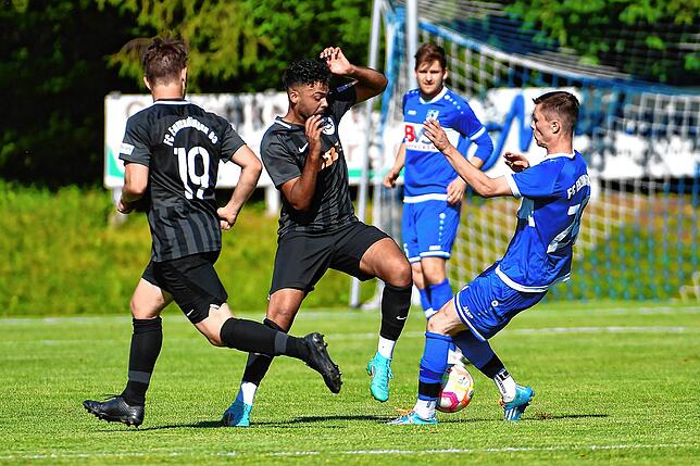 Bild 21: FC Erzingen steigt nach 3:2 gegen FC Emmendingen in die Landesliga auf &ndash; wir haben Bilder!