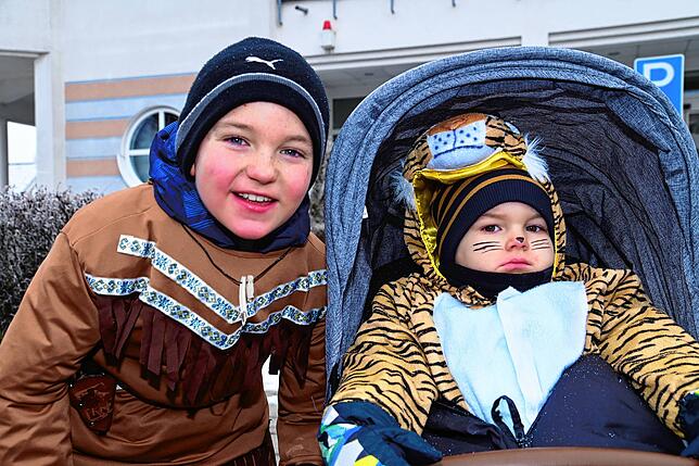 Bild 1: So bunt ist der Kinderumzug beim Dauchinger Narrentreffen