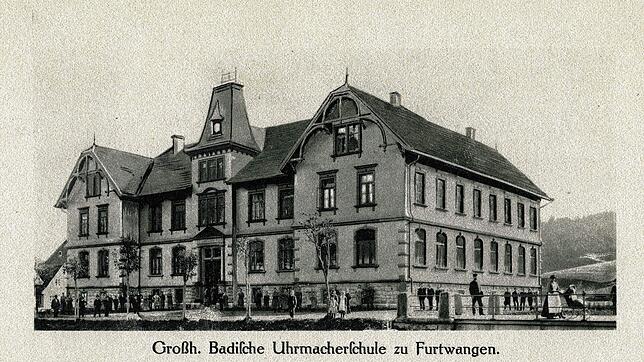 Für rund 100 Jahre bis 1995 waren die Uhrmacherschule und dann auch weitere Zweige der Robert-Gerwig-Schule in der Baumannstraße beheimatet.