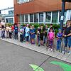 An die Stöcke, fertig, los: Die Kinder an den Geisinger Schule machen gerne beim wöchentlichen Nordic Walking mit. Lehrerin Marion ...