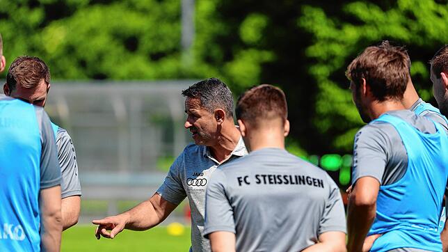In der vergangenen Saison instruierte Javier Martin noch die Spieler des FC Steißlingen, nun trifft er mit dem SV Mühlhausen auf seinen ...