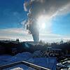 Eine Lagerhalle im Schwenninger Industriegebiet Ost brennt. Die Feuerwehr ist im Großeinsatz.