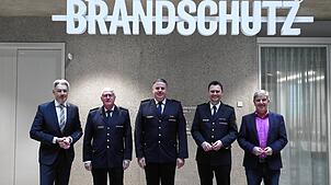 Tobias Heizmann ist neuer zweiter stellvertretender Kreisbrandmeister im Kreis Tuttlingen (von links): Erster Landesbeamter Stefan ...