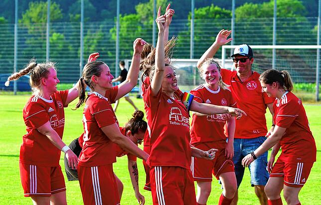 Bild 46: SV Niederhof steigt nach 3:2-Sieg bei der SG Ebnet in die Verbandsliga auf &ndash; und wir haben Bilder!