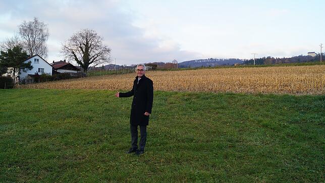 Erlöse aus Grundstücksverkäufen sollen zur Finanzierung von Investitionen beitragen: Auf der grünen Wiese am Ortsrand von Leustetten ...