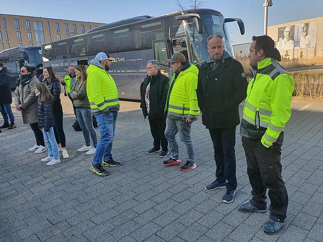 Sie sind zurück am Bodensee: Die Radolfzeller Helfer beim Empfang der Flüchtlinge.