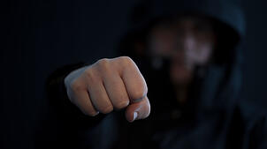Ein 19-Jähriger wollte in Hilzingen helfen, wurde aber selbst zum Opfer (Symbolbild).