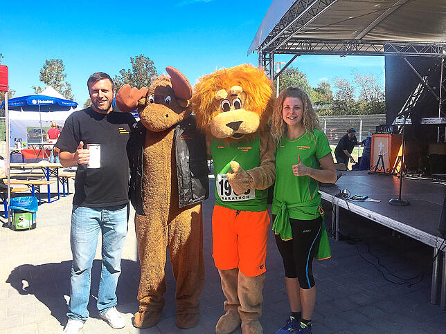 Lenny ist nicht nur beim Schwarzwaldmarathon im Einsatz. Bei der Eröffnung des Kreistierheims besuchte er den Elch Emil. Da darf ein ...