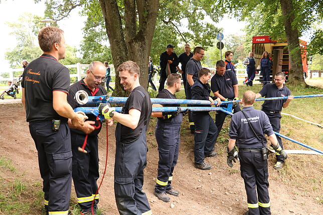 Bild 18: Bilder von der Freiwilligen-Arbeit der Feuerwehr beim Marathon der Gespannfahrer